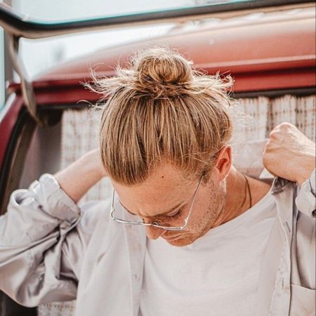 15 Blonde Hair Styles for Men: Classic to Contemporary Trends 14 6fba4a2e 0120 49e6 adb9 eb1c298304ff