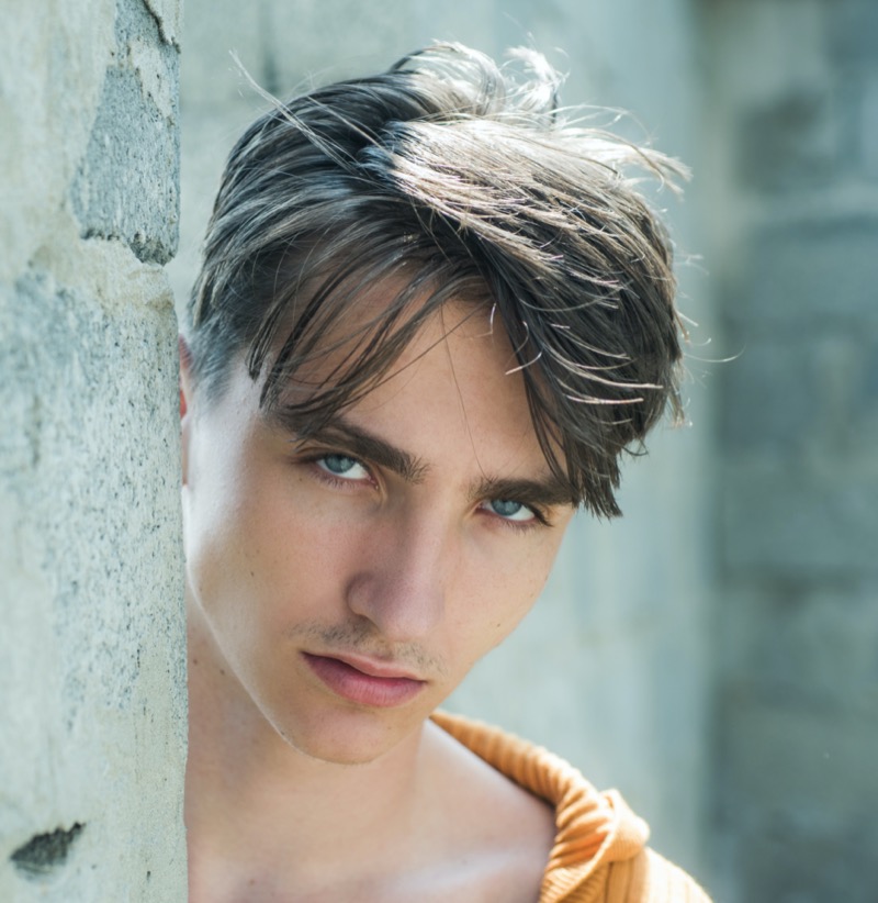 15 Curtain Bangs Styles for Men: Classic Meets Contemporary 10 Classic Curtain Haircut