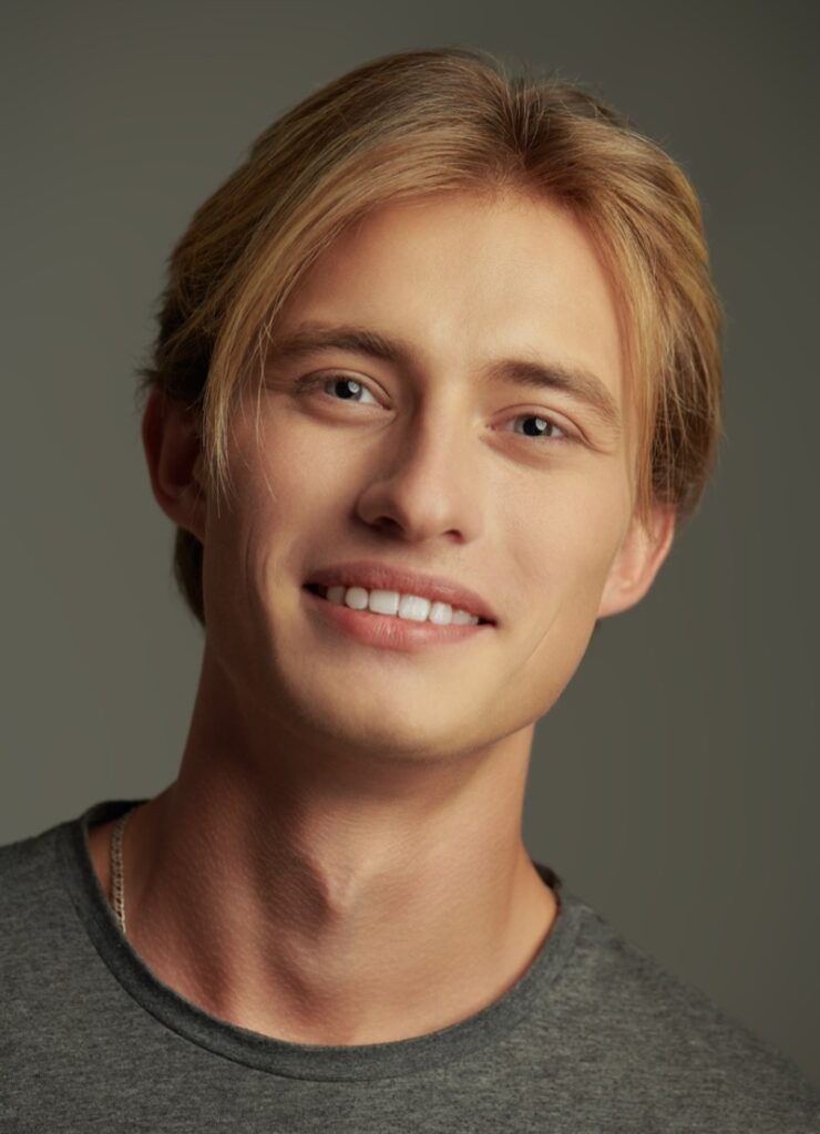 15 Curtain Bangs Styles for Men: Classic Meets Contemporary 6 Straight Curtain Haircut