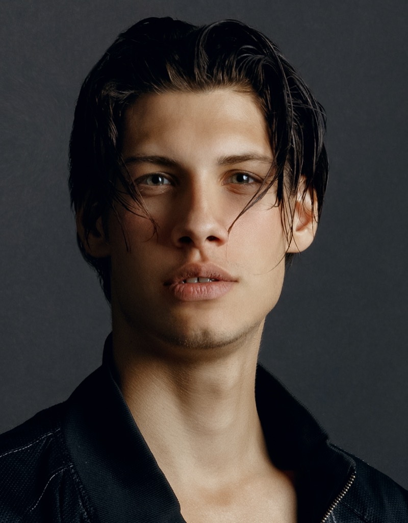 15 Curtain Bangs Styles for Men: Classic Meets Contemporary 9 Wet Curtain Haircut