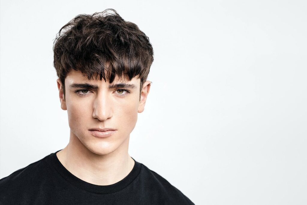 20 Trendy Korean Hairstyles for Men: The Ultimate Style Guide 13 fringe 3 2
