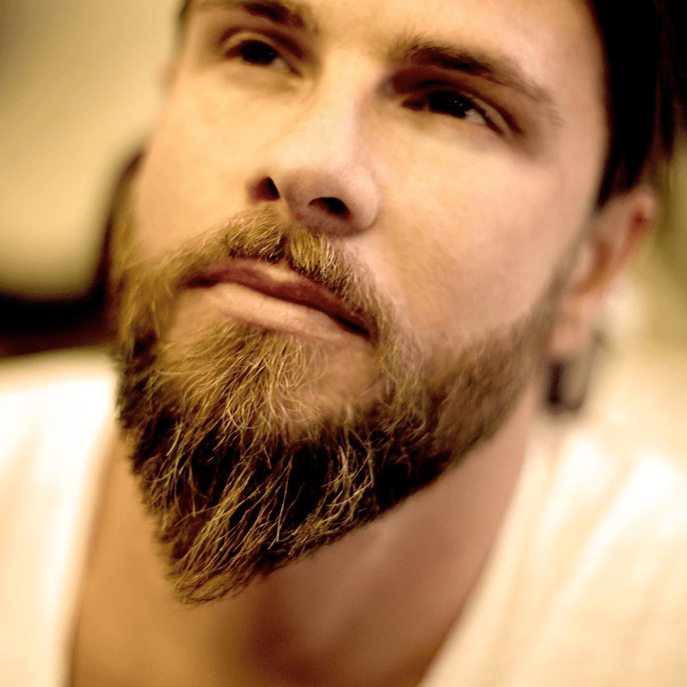 10 Ducktail Beard: How to Grow, Style and Maintain This Signature Look 3 pointed ducktail beard 2 1