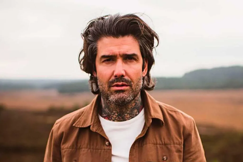 18 Effortless Summer Hairstyles: Stay Cool and Stylish 17 tp mens medium length hairstyles
