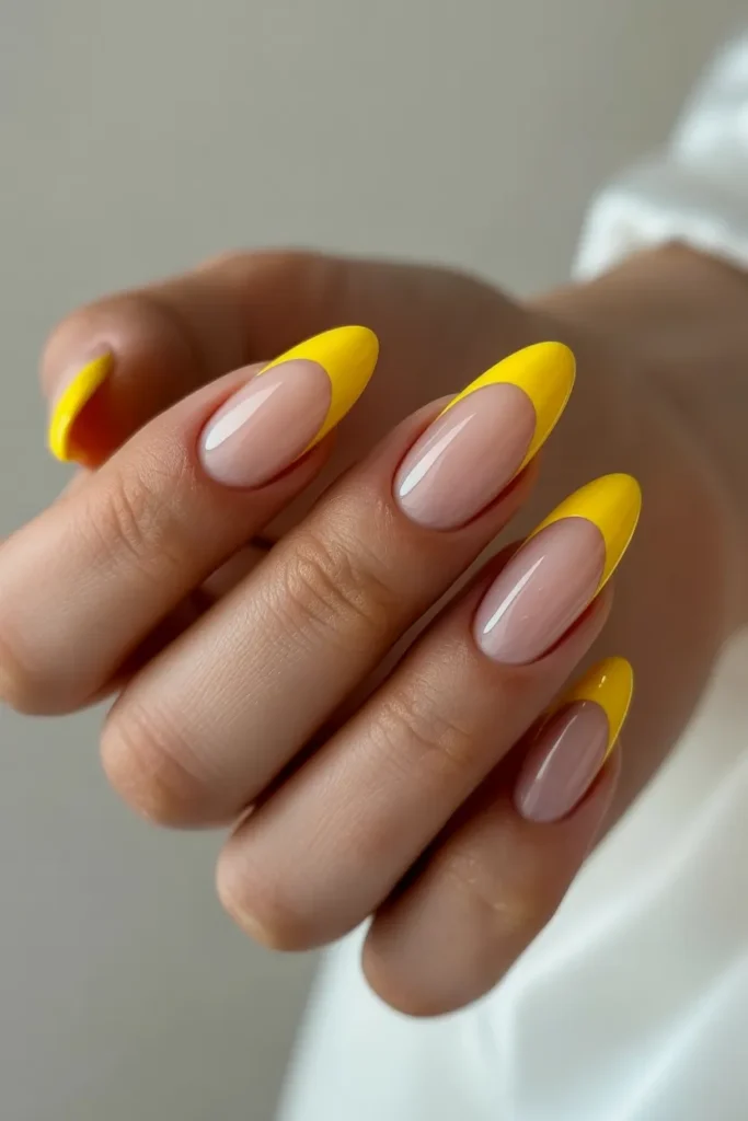 modern yellow chrome french tip nails wi kOWSiZ4ZRTS7f5 1dJGvNg CiH7C0MdT2ywMddRom Ytg
